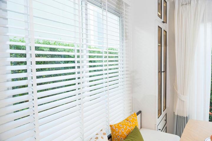 Motorized blinds and curtains Montreal